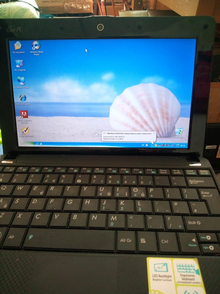 Asus Eee PC Netbook Computer Powers on, boot to WinXP. Backlight bleed, see pics - Image 1 of 4
