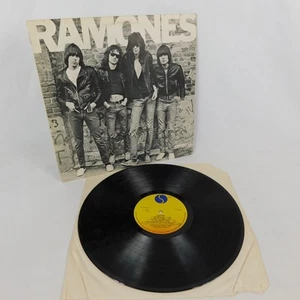 Ramones Self Titled Vinyl LP 1976 Misprint BLITZKREIG BOP IMPORT Portugal - Imagen 1 de 11