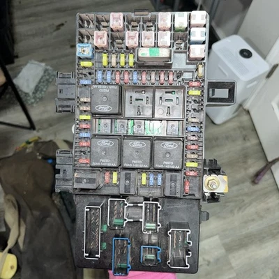 Ford F150 2004-2007 caja de fusibles distribución de energía 4L3T-14A067-CH. S1D13 Foto 1 de 2