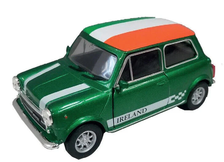 Modello pressofuso Mini Cooper 1300 con bandiera tricolore irlandese sul tetto - Immagine 1 di 1