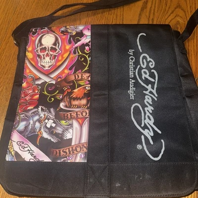 "Bolso de Mano Ed Hardy Death Before Dishonor Negro 14x15"" En muy buen estado" Foto 1 de 4