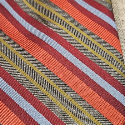 Barneys New York multicolorido: laranja, vermelho escuro, azul e bronze.  Gravata 100% seda - Imagem 1 de 4