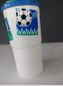 Vasos deportivos Tupperware Thirstquake 2414 blancos 30 OZ con portador y tapa - Imagen 1 de 4