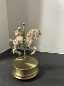 Vintage kleines Mädchen auf Karussellpferd - Spieluhr dreht sich in gutem Zustand - Bild 1 von 6