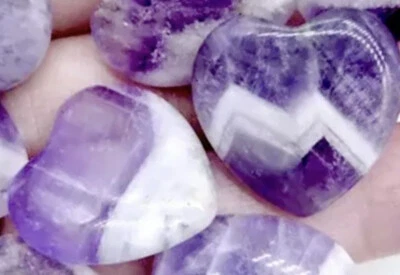 2 X NATURAL DREAM AMETHYST CRYSTAL QUARTZ POLISHED HEART BEAUTIFUL HEALING STONE - Image 1 of 4