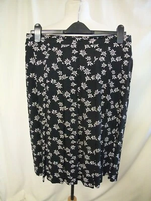 Ladies Skirt St.Michael M&S waist 32" black floral pull-on, pleated front 8080 - Image 1 of 3