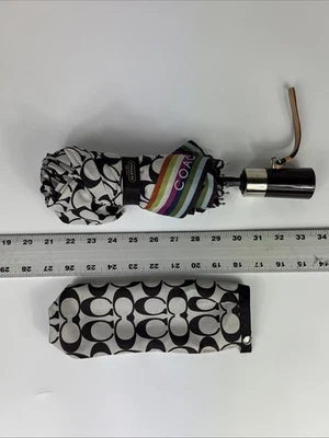 Paraguas plegable compacto automático Coach 40" Signature C 62339 plateado/marrón caqui  Foto 1 de 4