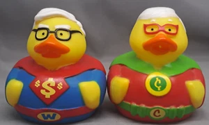 Patos de goma Warren Buffett y Charlie Munger Superman - Imagen 1 de 10