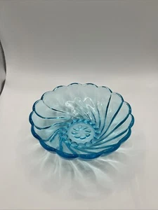HAZEL ATLAS CAPRI BLUE SEASHELL GLASS SMALL DESSERT FRUIT BOWL 4.75" - Picture 1 of 18