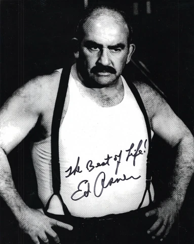 ED ASNER HAND SIGNED 8x10 PHOTO+COA      GREAT POSE IN MUSCLE SHIRT+SUSPENDERS Cover