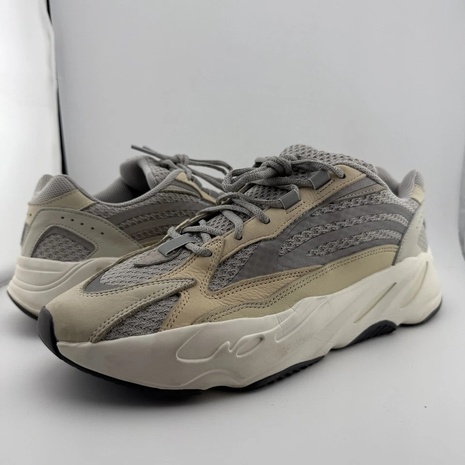 Adidas Yeezy Boost 700 V2 Crema EE. UU. 12 Usado Caja Original GY7924 Foto 1 de 4