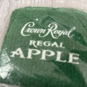 NUEVA PULSERA SELLADA Crown Royal Regal Apple verde - Imagen 1 de 4
