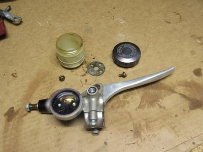 Honda Gold Wing GL1000 1976 cilindro maestro delantero Foto 1 de 4