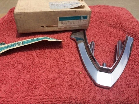 Oldsmobile Toronado 1971 1972 NOS extensión guardabarros moldura parachoques superior derecho moldura Foto 1 de 4