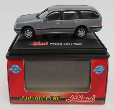Die Cast Schuco Mercedes-benz MB e-Klasse Grigio Chiaro IN Metallo 1/72 IN Box # - Immagine 1 di 4