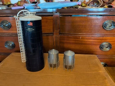 Vintage 1/64 Ertl Harvest Store Silo And 2 Grain Bins - Image 1 of 4