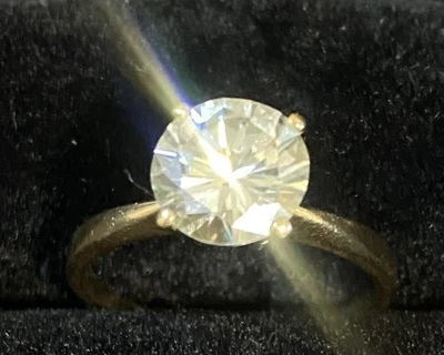 Anillo de compromiso de oro amarillo de 14 k de diamantes cultivados en laboratorio/CVD redondos de 3 quilates Foto 1 de 3