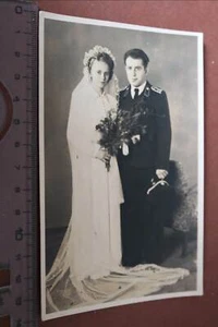 tolles altes Foto - Hochzeitspaar - Feuerwehrmann ?? Güstrow  1951 - Picture 1 of 4