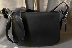 CLASSIC VINTAGE Coach 9951 Black Classic Pouch Leather Shoulder Bag Preloved 