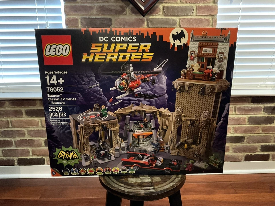 Lego DC Comics Super Heroes: Batman Classic TV Series - Batcave (76052) aposentado - Imagem 1 de 4