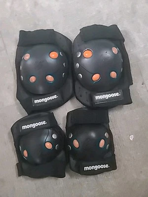 Mongoose Black BMX Gel Knee and Elbow Protective Gear - Image 1 of 3