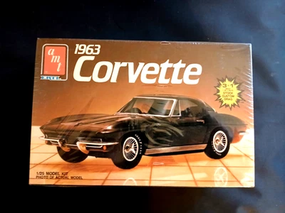 Model Kit 1963 Chevrolet Corvette "Stingray" 3n1 Kit AMT - Image 1 of 3