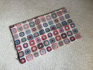 New World Tapestry Fabric ‘Crochet’ - 50cm x 140cm - NEW - Picture 1 of 3