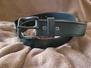 Levi's Black Coated Leather Belt Beveled Edges Dark Brushed Buckle - Size 38-40 - Picture 1 of 10