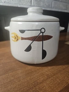 VINTAGE WEST BEND USA Stoneware Crock Bean Pot With Lid Mid Century Pottery 2 Qt - Picture 1 of 8