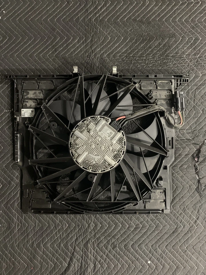 BMW 750 LI F02 2009 4,4 L turbo #1 doble turbo radiador ventilador de refrigeración eléctrico fabricante de equipos originales Foto 1 de 2