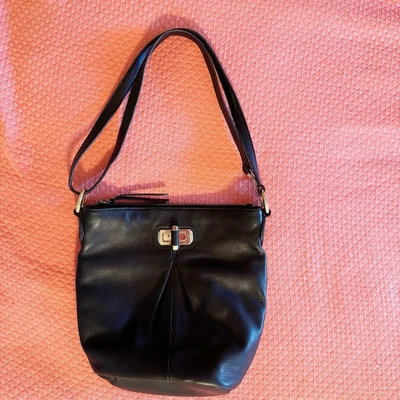 B. Makowsky Black Leather Bucket Bag Convertible Zip Gold Turn Lock Purse Clip - Image 1 of 4