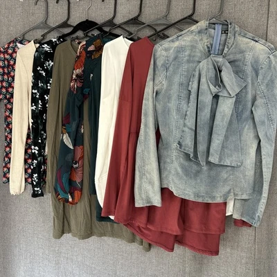 Lote de 8 tops de manga larga para mujer talla S/M al por mayor marcas con nombre WHBM Maurice’s Foto 1 de 4