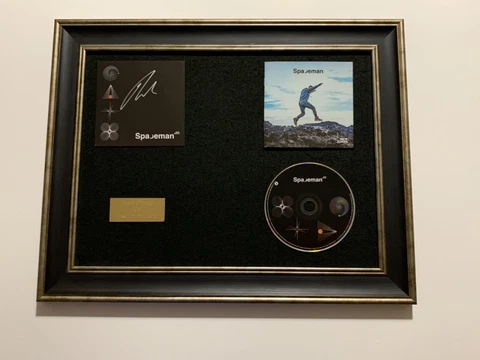 PERSONALLY SIGNED/AUTOGRAPHED NICK JONAS - SPACEMAN FRAMED CD PRESENTATION Cover