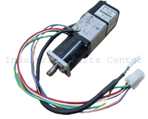 Servomotor robot usado QTY:1 W-X01364 MC500AS302KN49 - Imagen 1 de 5