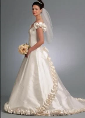 Vogue Wedding Dress Sewing Pattern V1095 Bellville Sassoon Bridal Gown New Uncut - Image 1 of 3