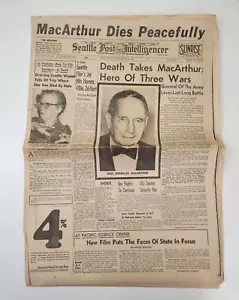 Seattle Post Intelligencer News General Douglas MacArthur muere Memorial 1964 - Imagen 1 de 4