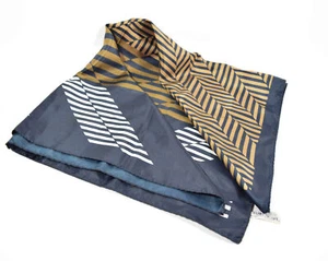 Bufanda de lluvia cuadrada de 27" bolsos bufanda de borde enrollado cuadrado - Imagen 1 de 4