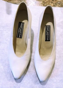 STUART WEITZMAN NY OFF WHITE TAN LEATHER SHOES WOMENS GOLD ACCENT HEELS 7-1/2B - Picture 1 of 5