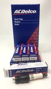 Juego de 8 bujías R45TS AC Delco NOS 5613957 nuevas en caja hechas en EE. UU. - Imagen 1 de 2