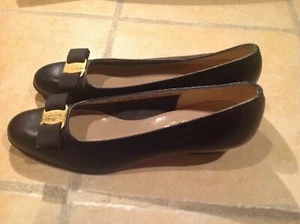 Salvatore Ferragamo Womens VARA Black Leather Pumps size 10 3A (EXTRA NARROW) - Picture 1 of 11