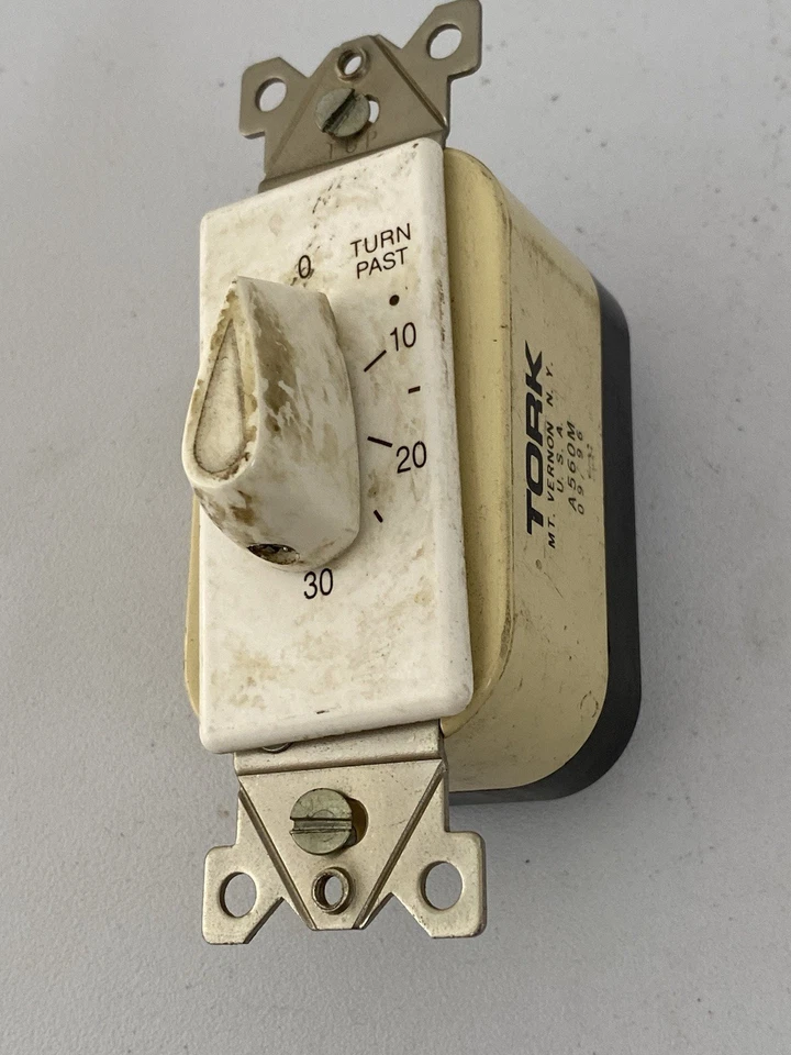 Tork A560M, Temporizador de Heridas de Resorte en Pared, Temporizador de Giro 60 Min Marfil Foto 1 de 3