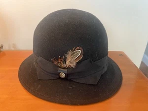 Vintage Goorin Bros. Unisex Brown Bowler Hat Feather Detail Large Black - Picture 1 of 5