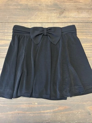 H&M Falda Negra Línea Dividida Con Lazo Talla Mediana Cremallera Espalda Fluida Mini Forrada Foto 1 de 4