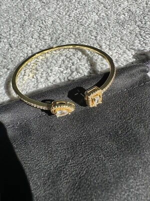 Totalmente Nuevo Brazalete Ajustable Dorado Lindo Diseño Piedras de Circonio Cúbico + Bolsa Foto 1 de 4