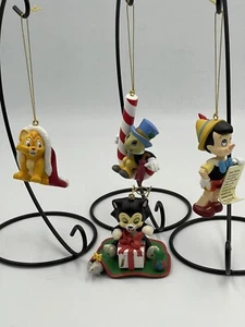 Adornos Mágicos de Navidad Disney con Caja Pinocho Peminí Oliver Figaro Set/4 - Imagen 1 de 12