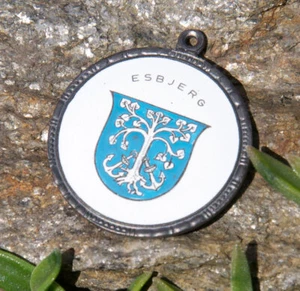 KLEINER VINTAGE HANDGEFERTIGTER EMAILLE SCHLÜSSELANHÄNGER # ESBJERG DANMARK - Bild 1 von 2