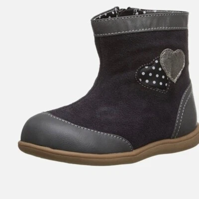 Botines See Kai Run Shelby para niños pequeños con detalle de corazón Foto 1 de 4