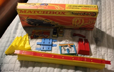 MATCHBOX SUPERFAST SF-4 DOUBLE LOOP RACE SET W/ BOX 2 CARS BOTH MINT C PICTURES - Image 1 of 4