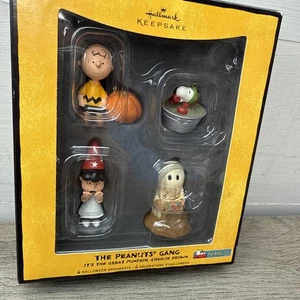 Hallmark Keepsake The Peanuts Gang It's The Great Pumpkin 4 Ornament Set 2008 - Bild 1 von 6