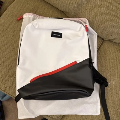 OnePlus: Arctic White: Mochila de viajero urbano: ¡de OnePlus! Foto 1 de 4